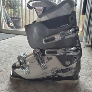 Womens Nordica Ski Boots size 27.0